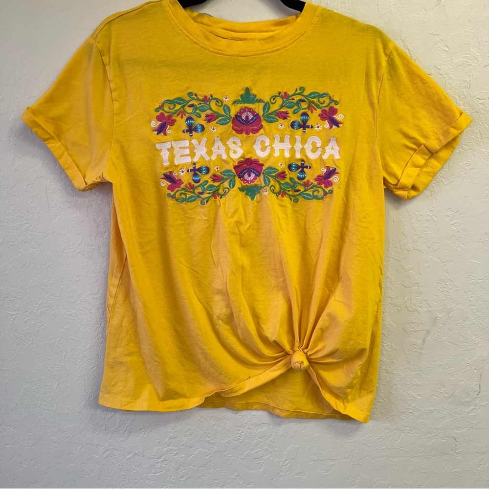 Bare Your Soul Embroidered Floral Texas Chica Knot Tee‎ Sz L GUC